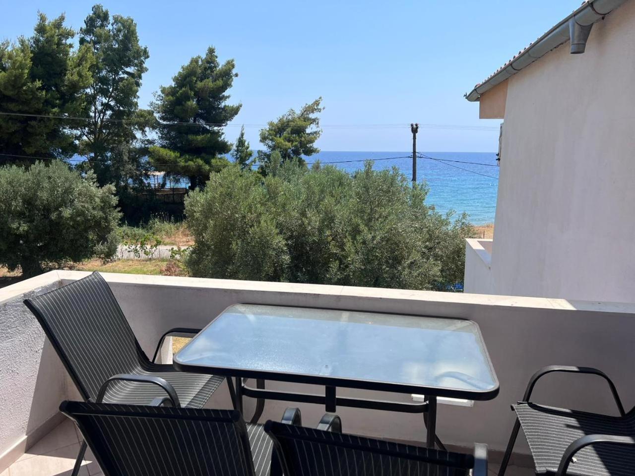 ניאה סקיוני Stavros Apartments מראה חיצוני תמונה